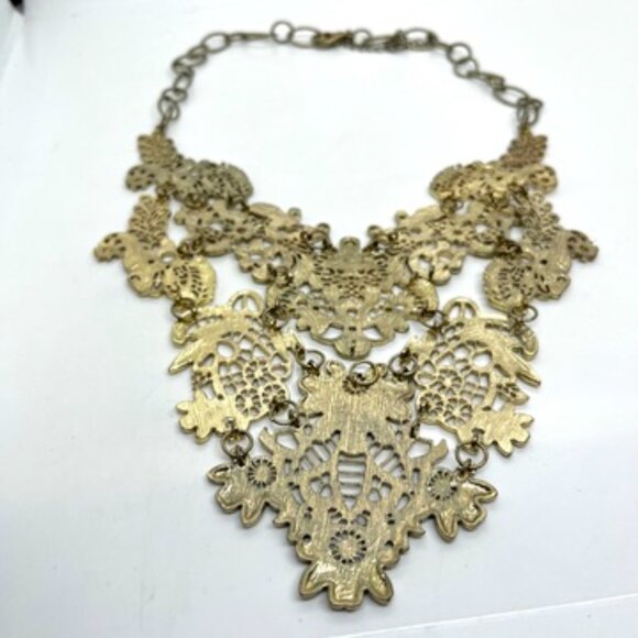 VINTAGE LACE CUT OUT BIB NECKLACE ANTIQUED LIGHT GOLD TONE CHAIN ORNATE FILIGREE - Picture 14 of 15